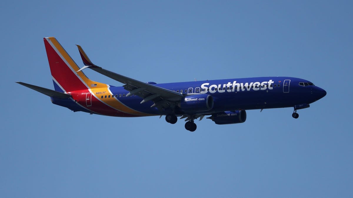 Pilot Comes Within 400 Feet Of Slamming A Southwest Flight Into The Pacific Ocean