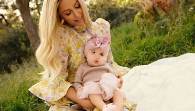 Paris Hilton mostra per la prima volta la figlia London. La foto a 5 mesi dalla nascita: «Mi ha insegnato un amore inimmaginabile»