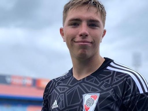 Nació en Chile, tiene 18 años y debutó en River Plate: en Argentina recibe elogios