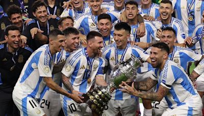 No solo festejan las copas: los millonarios ingresos de la selección de Argentina en los mejores tres años de su historia - La Tercera