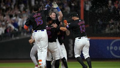 Jeff McNeil’s walk-off spoils Chris Sale’s stellar outing, inches Mets closer to top Wild Card spot