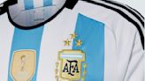 Argentina campeón del mundo: la nueva camiseta de la selección nacional con las tres estrellas doradas salió a la venta pero se agotó enseguida