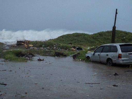 Powerful Hurricane Beryl roars towards Jamaica