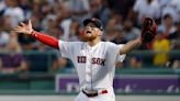 Chaos reigns after Red Sox OF Christian Arroyo loses ball in lights vs. Yankees