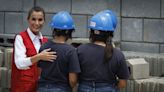 Guatemala muestra a la reina Letizia su escuela taller de jóvenes, antídoto ante las maras