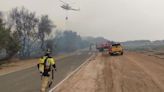 Sofocan un incendio forestal junto a la playa del Charco, en Águilas