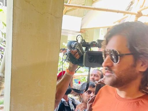 MS Dhoni casts his vote in Ranchi during Lok Sabha 2024 Polls Phase 6