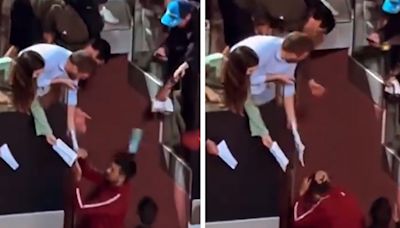 Novak Djokovic Struck In Head By Water Bottle At Tournament