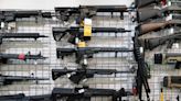 Cámara de Representantes aprueba prohibición de armas de asalto en medio de luchas internas entre demócratas