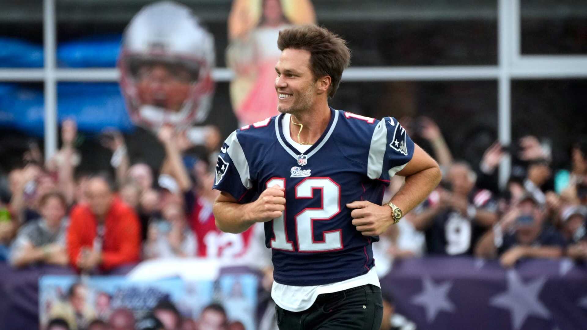 Tom Brady's Patriots Hall of Fame induction will feature hundreds of former teammates