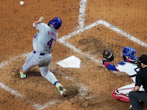 Mets pound out 22 hits, run winning streak to 6 with rout of Rangers