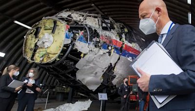 Los familiares de las víctimas conmemoran 10 años del vuelo MH17 que fue derribado con un misil ruso que mató a 298 personas