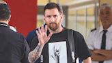 El look total pink de Lionel Messi para alentar a sus hijos en Miami y el detalle que lo acompaña siempre