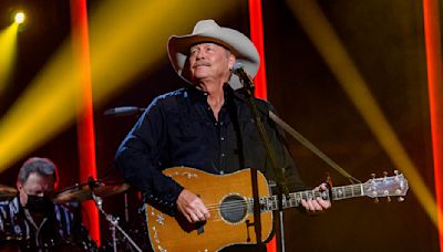 Alan Jackson says he's 'hanging it up full time' — right after one last country-music tour