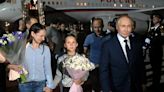 Los hijos de los espías que se hacían pasar por argentinos se enteraron de que eran rusos en el vuelo a Moscú
