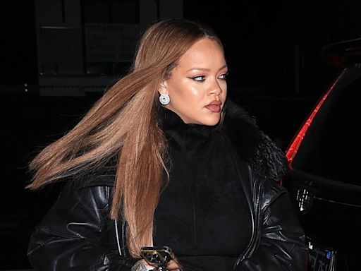 Rihanna aparece com seu novo visual rosa vibrante nas ruas de Nova York; confira