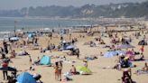 In Pictures: Sun-seekers soak up top temperatures before thunderstorms roll in