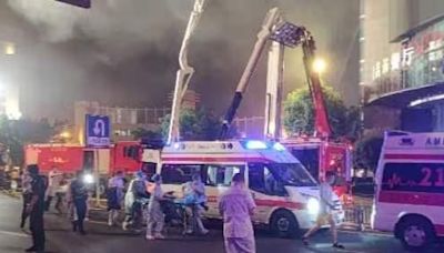 四川自貢商場大火最少6死 消防救出30名被困者 - RTHK