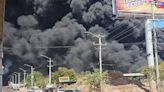 Incendio consume predio con depósitos de combustible en Culiacán