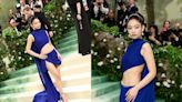 第二次 Met Gala 氣場更強：Jennie 紅毯上殺光底片，禮服花費 200 個小時訂製！