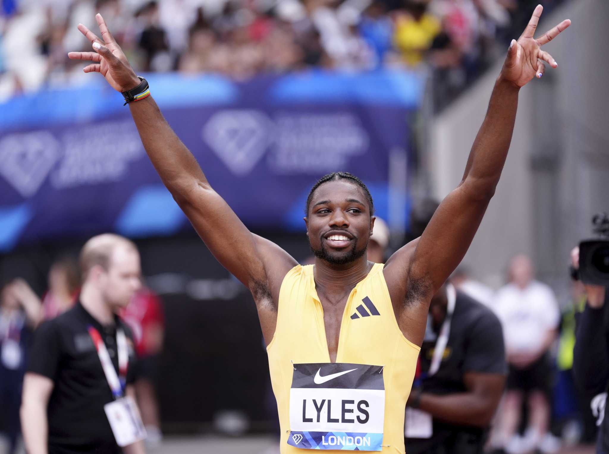 Noah Lyles warms up for Olympics by setting PB of 9.81 seconds to win 100 in London