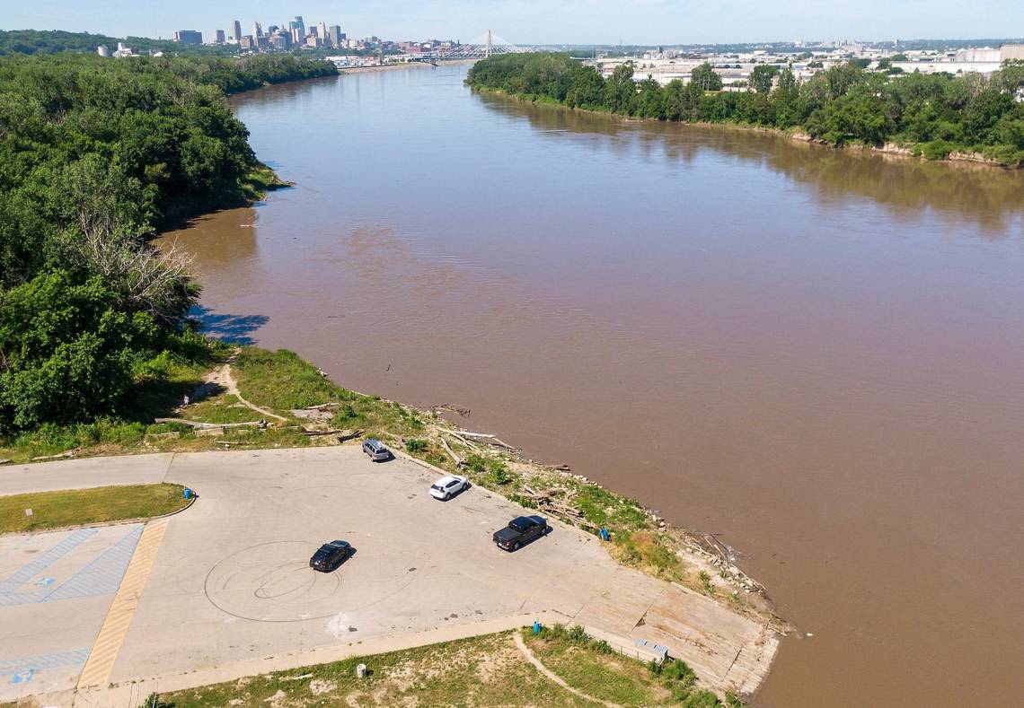 Swimmer missing in Missouri River after he was unable to get to shore in strong current