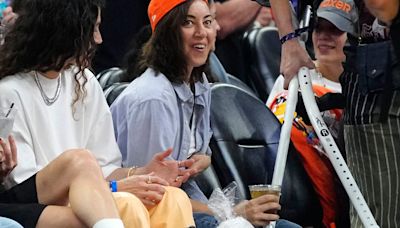 Aubrey Plaza on crutches at WNBA All-Star game. What happened?