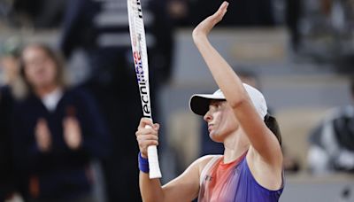 Swiatek pleads for peace from the fans after edging past Osaka at French Open