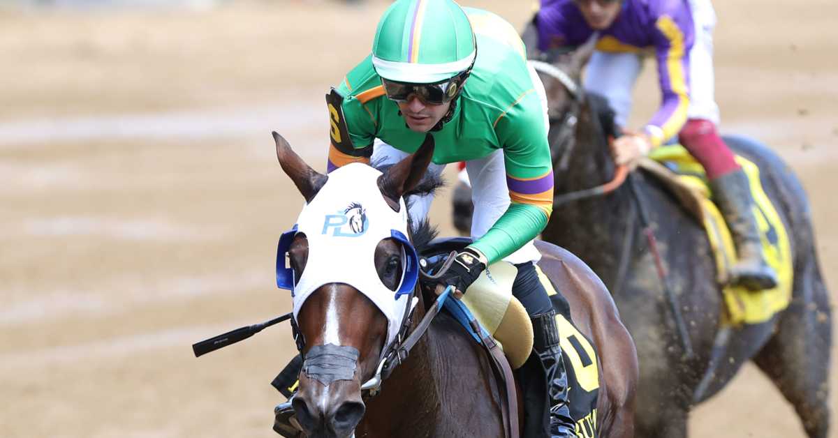 Vodka With A Twist Pours It On In Front-Running Debutante Win