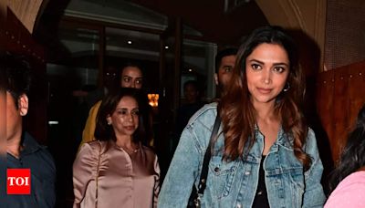 Deepika Padukone flaunts her baby bump in black dress as she dines with her mother Ujjala Padukone in Mumbai | Hindi Movie News - Times of India