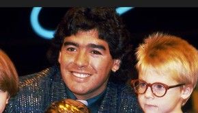 "Compraría el Balón de Oro de Maradona para destruirlo"