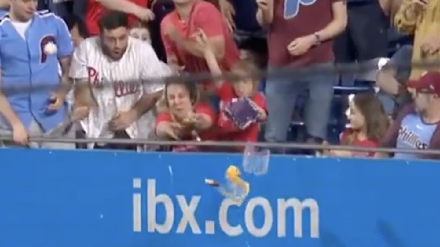 Corey Seager Obliterated a Fan's Nachos With a Home Run
