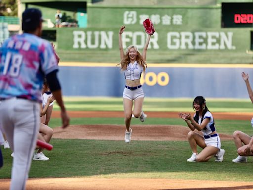 中職／最頂開球！22位Fubon Angels到齊 黃保羅接捕笑容藏不住