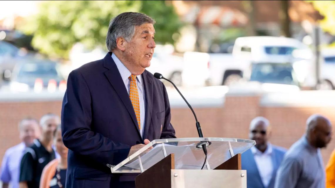 'Voice of the Vols' | Bob Kesling inducted into Tennessee Radio Hall of Fame