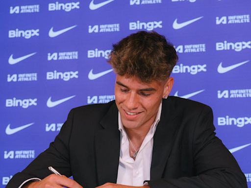 Chelsea seal signing of Barcelona forward Marc Guiu after paying release clause