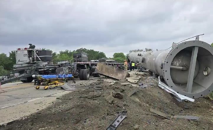 Rig loses 'super load' in Texas; 2 dead after car crushed - TheTrucker.com