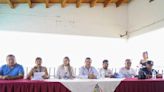 En puerta, procesión de lanchas en el lago de Tequesquitengo