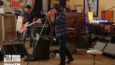 Pearl Jam Play 'Dark Matter' Live Debuts & Hits On 'Howard Stern': Watch
