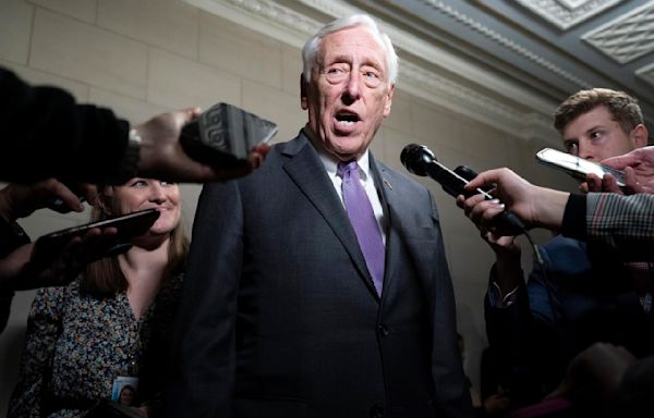 Steny Hoyer was one of Angela Alsobrooks’ earliest supporters in her Senate bid. How does he think she’ll do against Hogan? - WTOP News