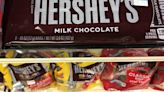 Consumidores dejan de comprar dulces más caros en EEUU, lo que afectó a la reconocida marca Hershey