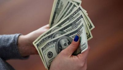 Tras los cambios en el Gobierno de Milei, el dólar blue avanzó cinco unidades y finalizó a $1.210