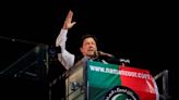 Ex primer ministro de Pakistán Khan resulta herido de bala en ataque durante marcha