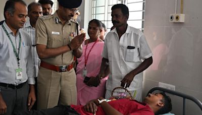 IG visits injured police officials in Namakkal; former DGP praises Namakkal encounter