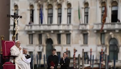 El papa Francisco se desplaza a Venecia en su primer viaje fuera de Roma en siete meses a causa de su delicado estado de salud