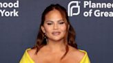 Chrissy Teigen leads debate after United attendant asks pregnant mom to clean up daughter’s spilled popcorn