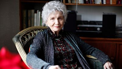 'So deeply divided': Academics rethinking Alice Munro's work after daughter's abuse revelations