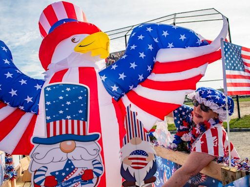 Independence Day: Americans defy heat warnings to mark July 4 celebrations