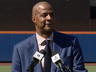 Mets' Darryl Strawberry thanks wife, shows new appreciation for life during jersey retirement ceremony: 'It means more than ever'