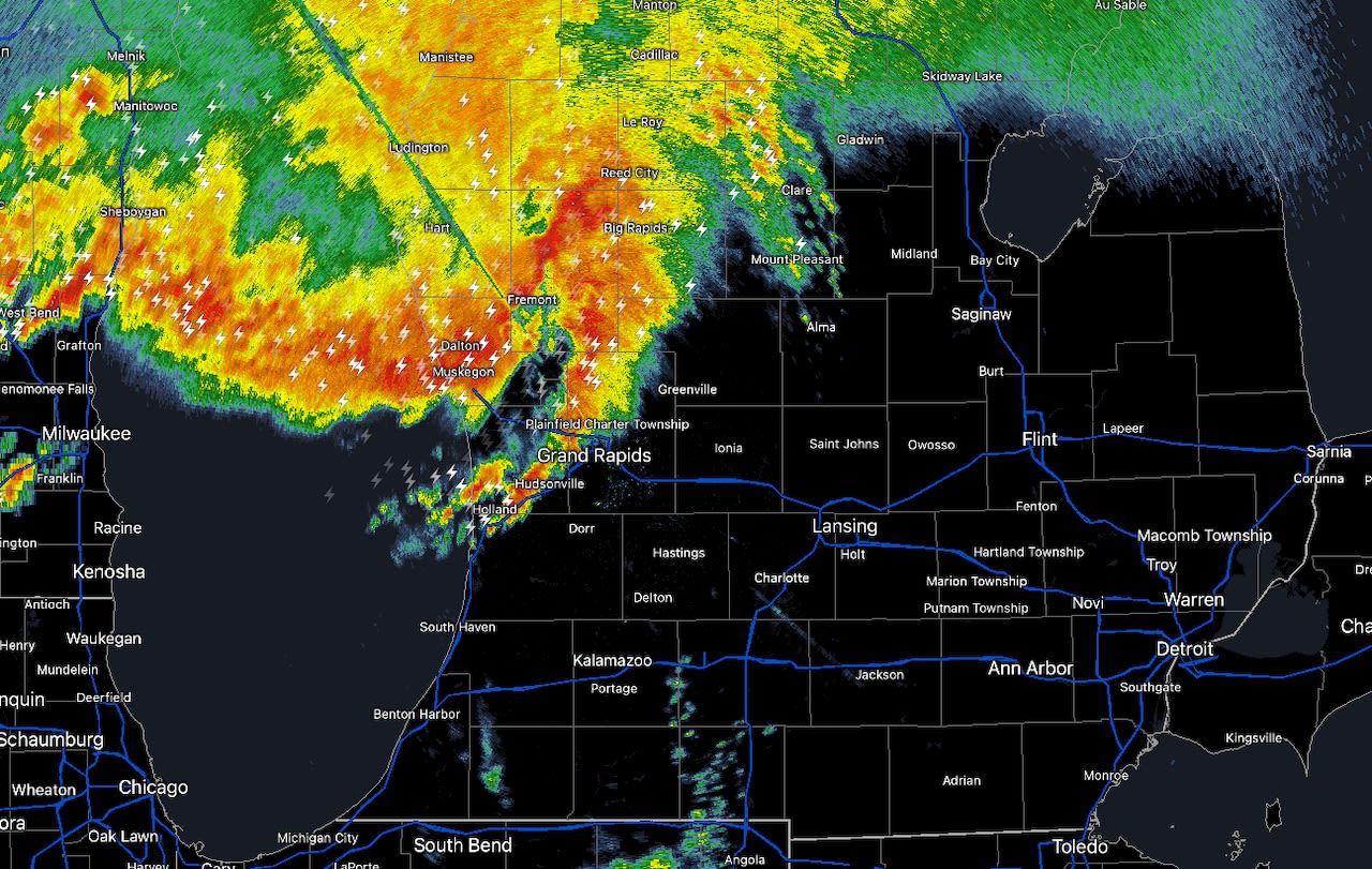 Severe Thunderstorm Situation: What do storms do this morning in Michigan