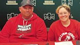 Mohave wrestler Peyton Welt signs with William Jewell